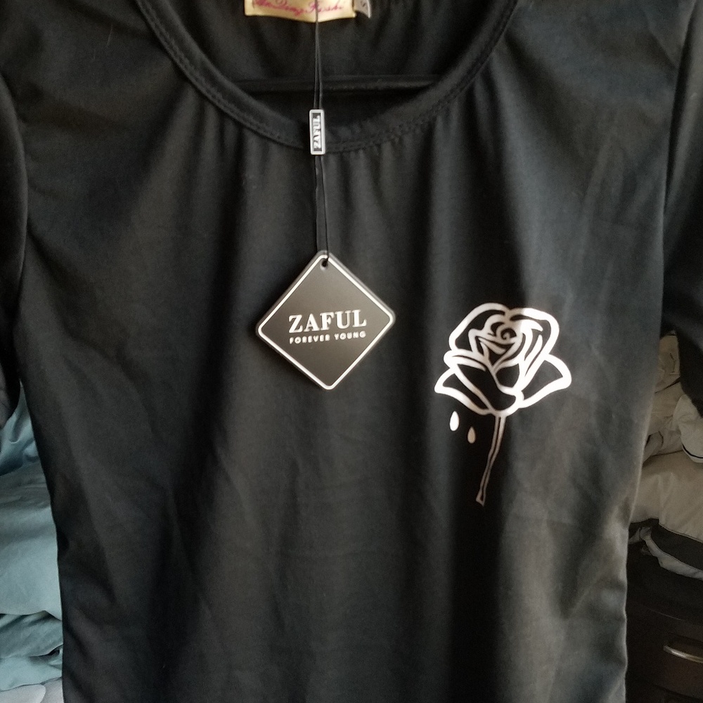 NWT Black Rose Tshirt Zaful